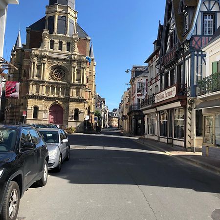 2 Pieces- Rue Pietonne Trouville -Le Petit Juliana Экстерьер фото