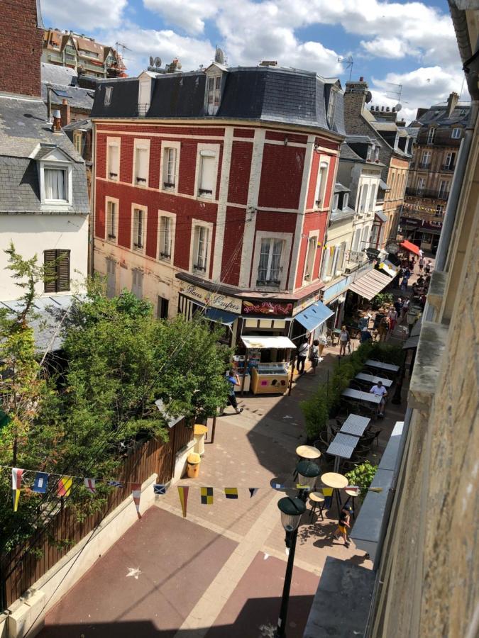 2 Pieces- Rue Pietonne Trouville -Le Petit Juliana Экстерьер фото