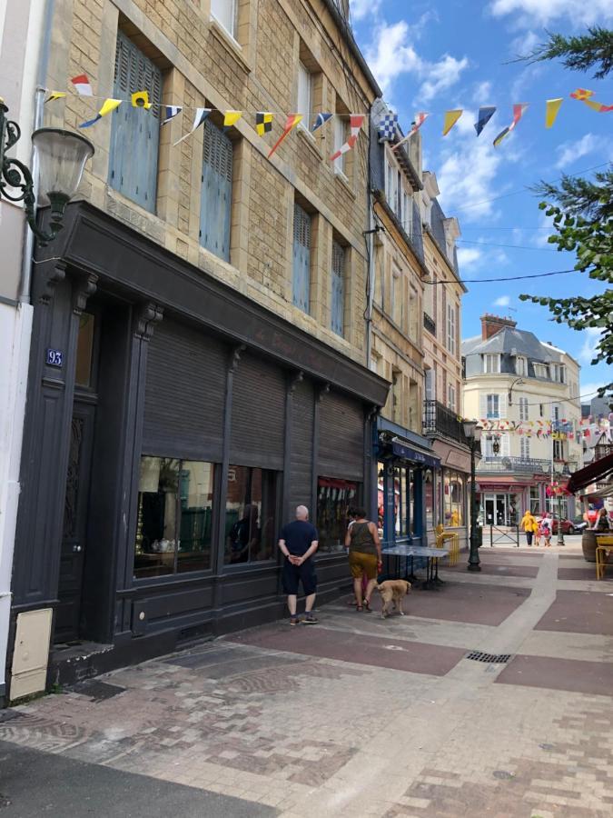 2 Pieces- Rue Pietonne Trouville -Le Petit Juliana Экстерьер фото
